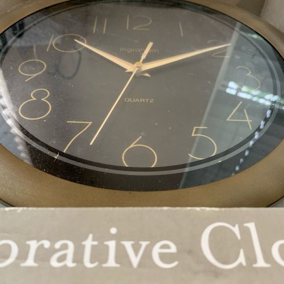 Home Trends Round Brown Decorative Clock - Picture 3 of 4